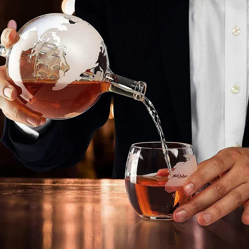 Decanter Globe Set - ชุดขวดเหล้าทรงกลมดีไซน์สร้างสรรค์ ปราศจากสารตะกั่ว พร้อมฐานไม้สวยงาม และแก้ววิสกี้ 2 ใบ