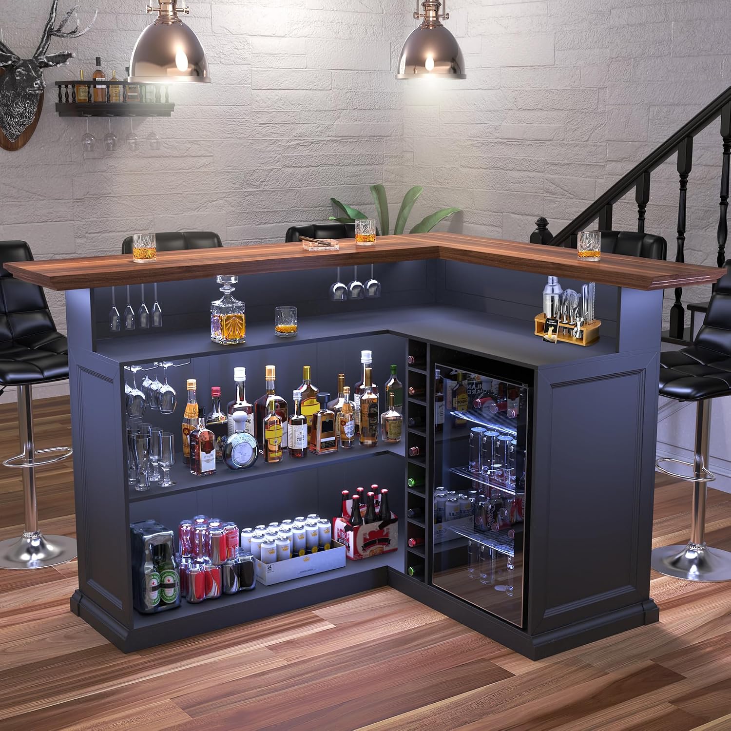Home Bar And Cabinet - ตู้บาร์รูปตัว L พร้อมพื้นที่สำหรับตู้เย็น บาร์ขนาดใหญ่สำหรับห้องใต้ดิน | บาร์ในห้องใต้ดินและมุมพักผ่อนส่วนตัว,